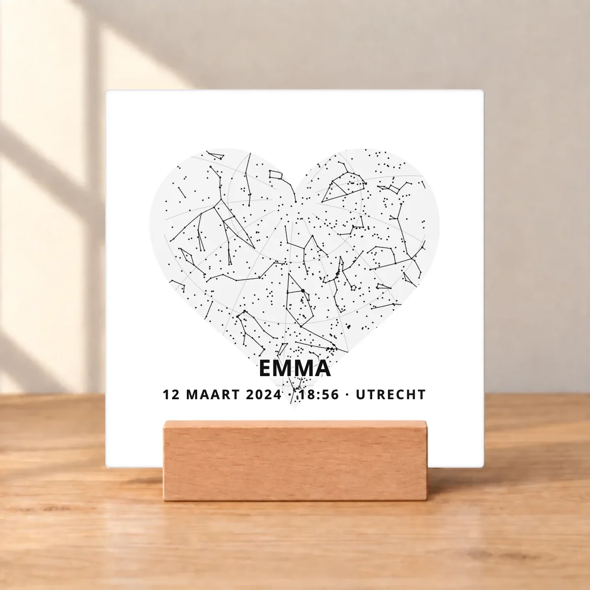 Sterrenhemel in een hart in grijs op een tegeltje